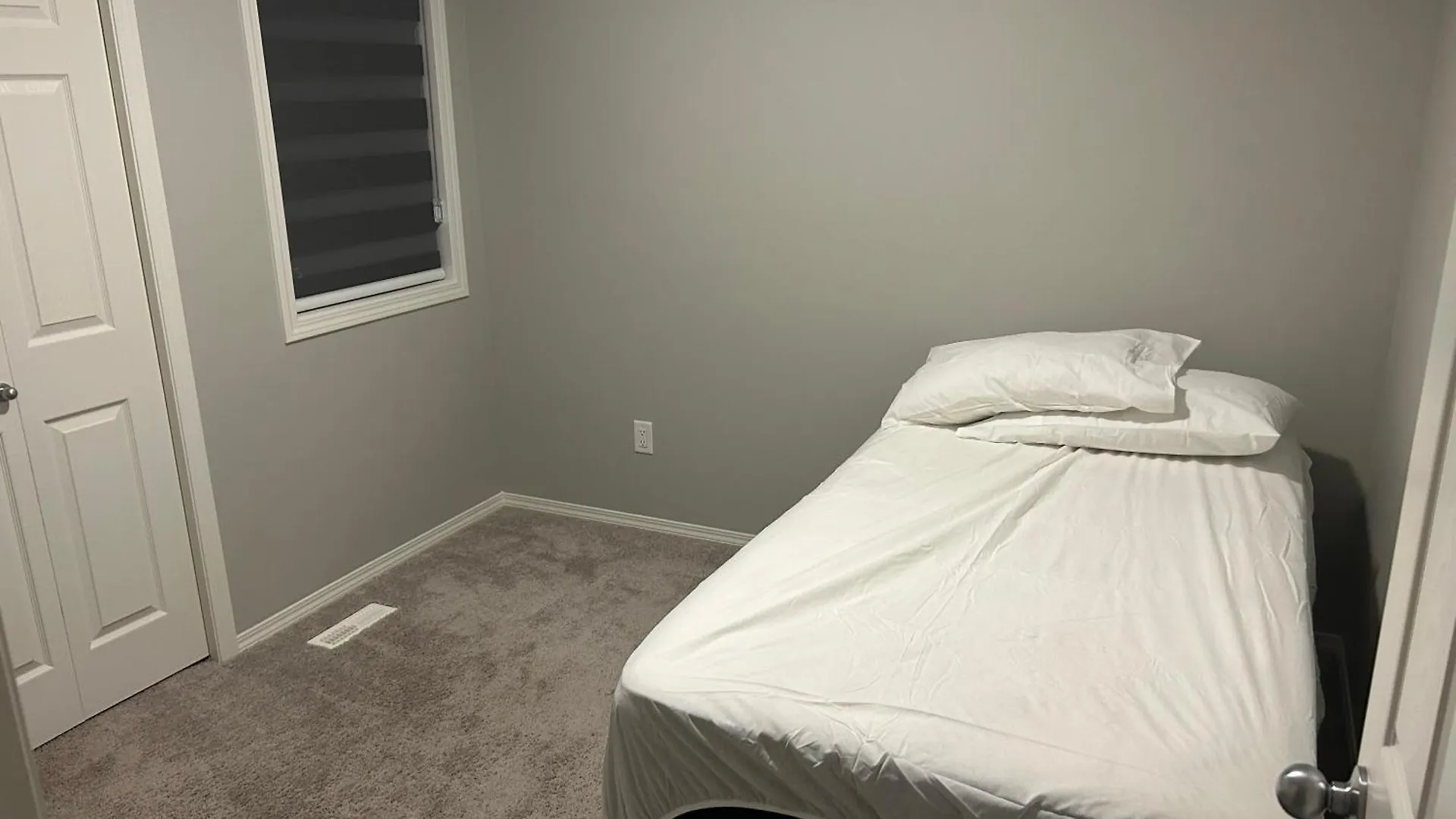 Bedroom Sw Edmonton Hwy 2 Near Yeg Kanada