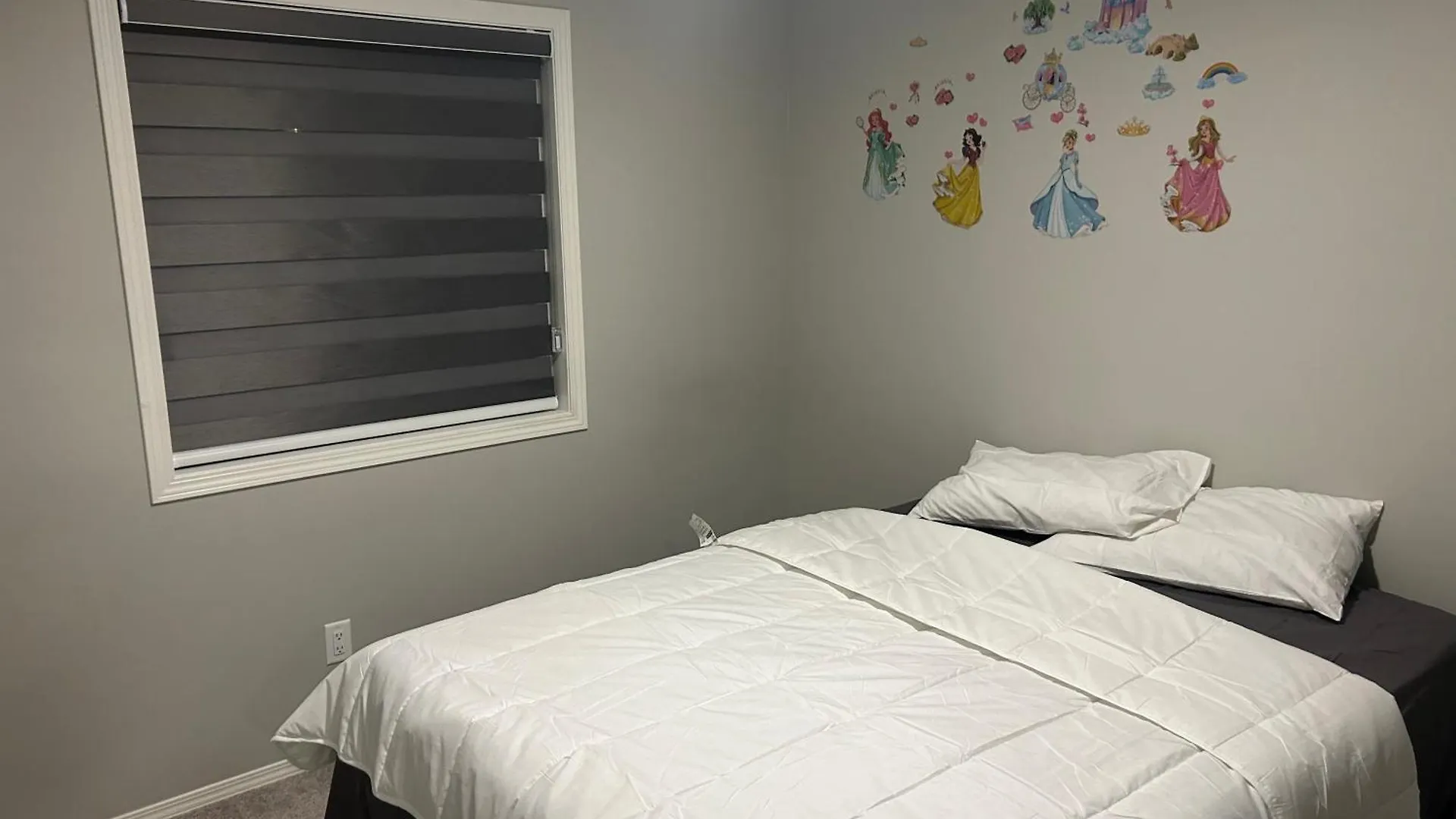 Bedroom Sw Edmonton Hwy 2 Near Yeg 0*,  Kanada