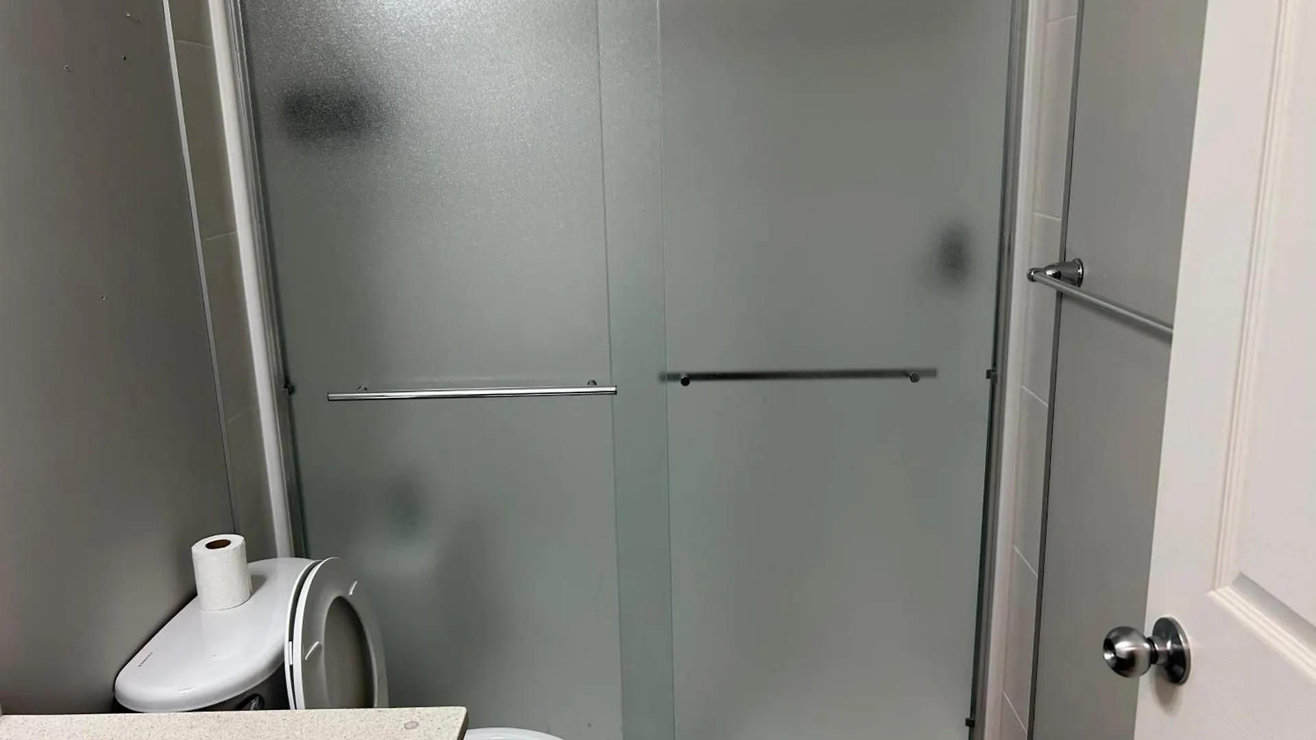 Guest house Bedroom Sw Edmonton Hwy 2 Near Yeg Canada
