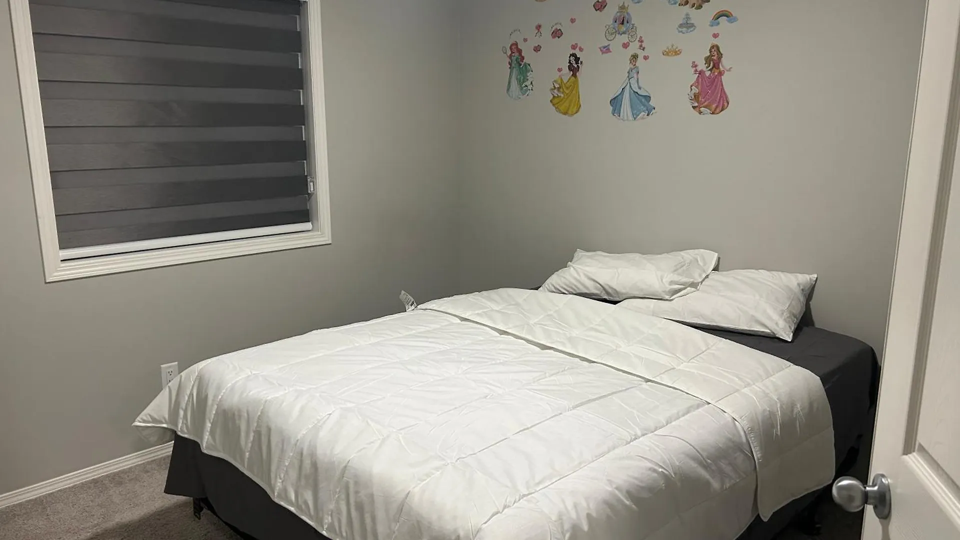Bedroom Sw Edmonton Hwy 2 Near Yeg 0*,  Canada